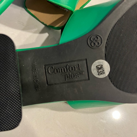 Emerald Green slides 💚 - Picture 10 of 10